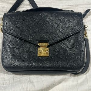 Louis Vuitton Pochette Métis Cross body bag